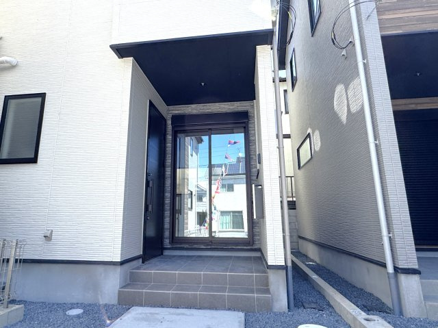 流山市三輪野山１丁目新築戸建【流山北小学校：9分】のエントランス|エントランス・玄関ポーチ