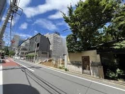 渋谷区南平台町　建築条件付売地の前面道路含む現地写真