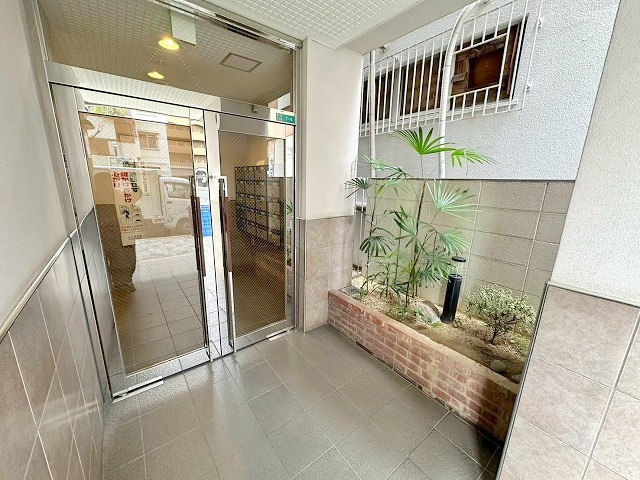 シャトー中尾のエントランス