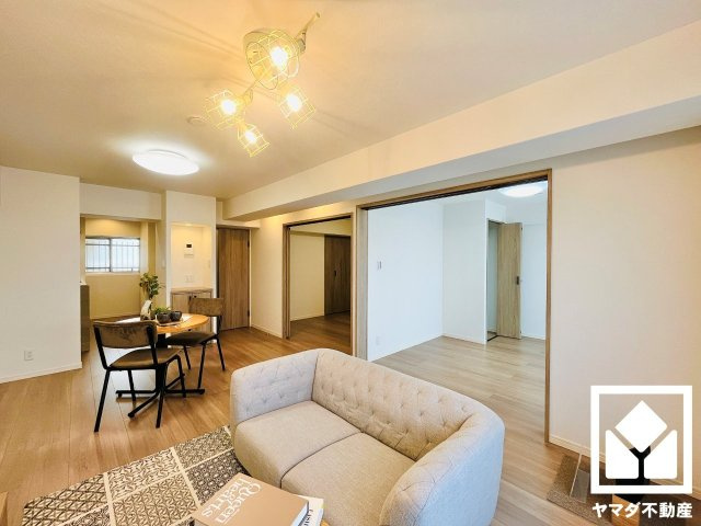 九条住宅A棟の居間・リビング