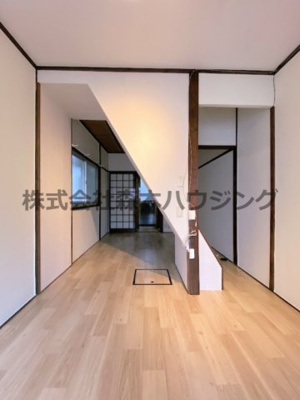 【居間・リビング】 | 　大東市南津の辺町1テラス | ゆったりとした居間です