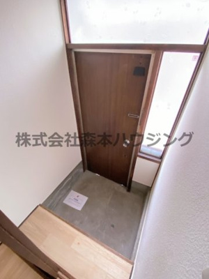 【玄関】 | 　大東市南津の辺町1テラス | シンプルで使いやすい玄関です