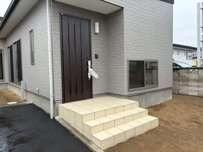 【エントランス】 | 神栖市大野原三丁目A邸 | 即日のご見学も可能です。お気軽に0476-37-3888までお問合せ下さい。