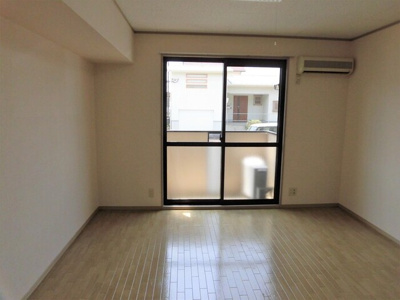 【居間・リビング】 | フローラルセキ | １０２　洋室