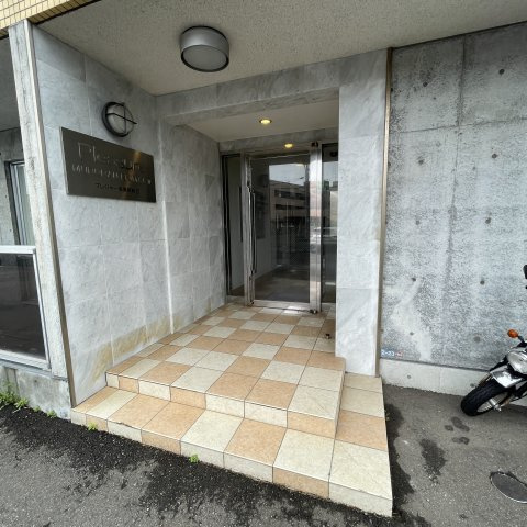 プレジャー室蘭駅前Ⅱのエントランス