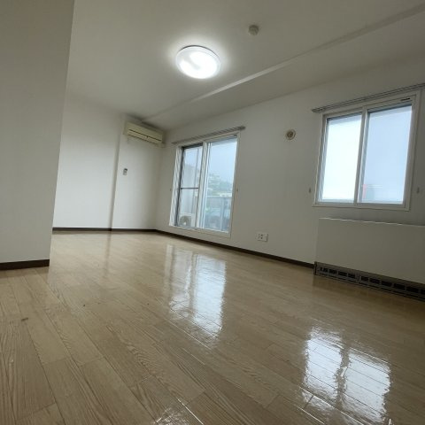 プレジャー室蘭駅前Ⅱの居間・リビング