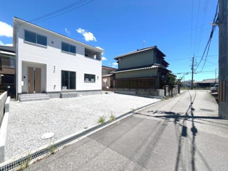【前面道路含む現地写真】