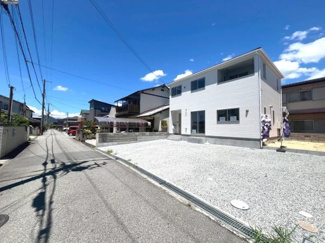【前面道路含む現地写真】