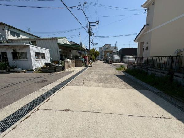 和歌山市宇田森　中古戸建の前面道路含む現地写真