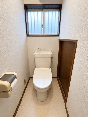 富里市立沢新田　中古戸建のトイレ|※画像の一部はAIを用いて加工・編集しています。実際の状況と異なる場合がありますので、ご了承下さい。