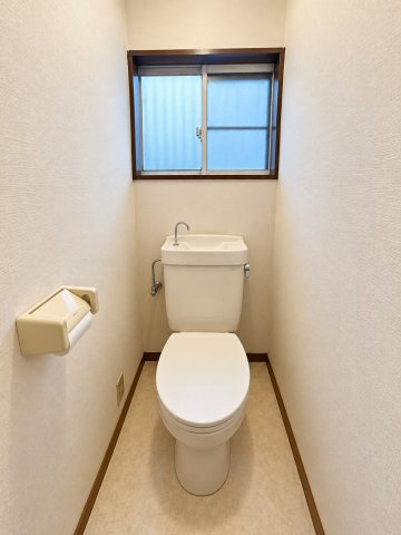 富里市立沢新田　中古戸建のトイレ|※画像の一部はAIを用いて加工・編集しています。実際の状況と異なる場合がありますので、ご了承下さい。