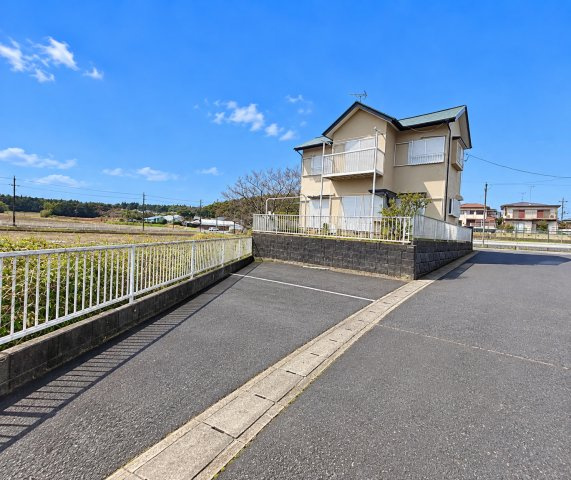 富里市立沢新田　中古戸建の外観|※画像の一部はAIを用いて加工・編集しています。実際の状況と異なる場合がありますので、ご了承下さい。