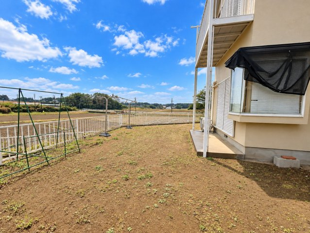富里市立沢新田　中古戸建の庭|※画像の一部はAIを用いて加工・編集しています。実際の状況と異なる場合がありますので、ご了承下さい。
