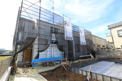 【外観】 | 【Ville Clair】仲町－小平520期－　新規開発全３棟 | 駅周辺には、「西友」や郵便局などの商業施設、多目的ホールがある「ルネ小平」がございます♪