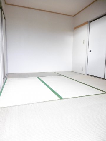 カサグランデⅡ【キャッシュバック対象物件】の和室|い草の香りが落ち着く素敵な和室です