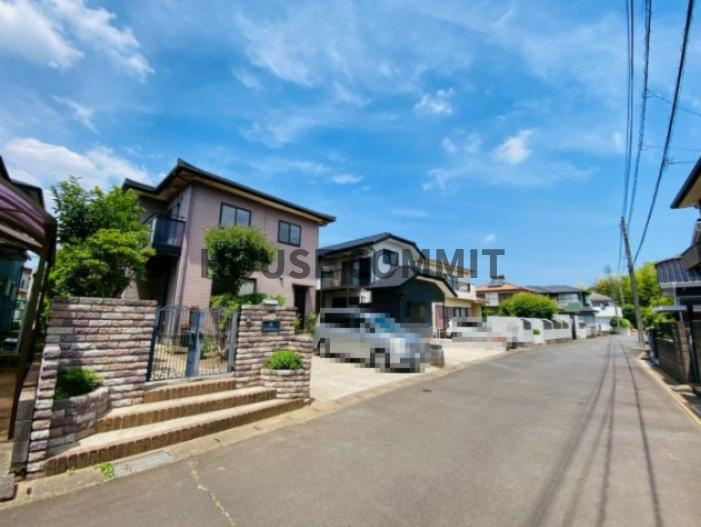 文違　中古戸建の前面道路含む現地写真