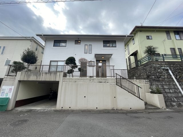 庭あり！ルーバルあり！地下車庫あり！【旭区白根５丁目】リノベ戸建