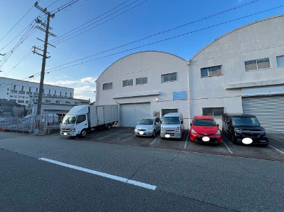 堺市美原区木材通　工場の駐車場|前面空地スペースに約6台駐車可能です◎