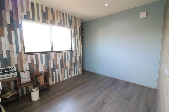 太田市粕川町中古戸建の洋室|2階の洋室1です。1.5帖のクローゼットもついていて日当たり抜群です。