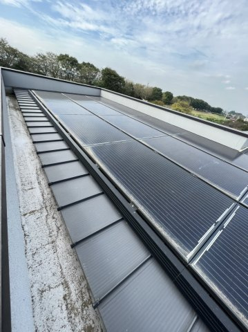 太田市粕川町中古戸建のその他|屋根には太陽光が設置されています