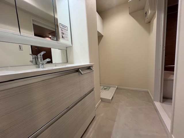 【洗面所】 | サーパス藤沢湘南台第2 | 忙しい朝には欠かせない洗面所です