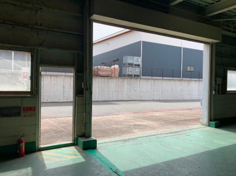 堺市美原区木材通　貸倉庫の内装|明るい室内です