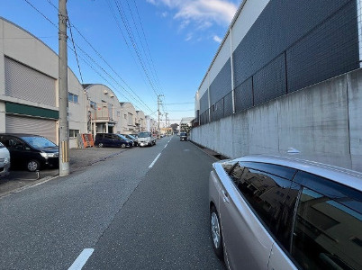 堺市美原区木材通　貸倉庫の駐車場|大型車両通行可能です◎