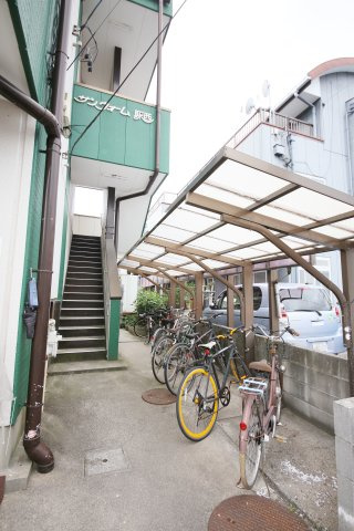 サンウォーム駅西のエントランス