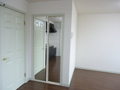 【内装】 | ブレス・コート | 明るい色調の室内です