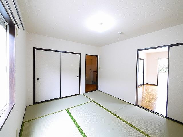 司ハイツの和室|和室ならではの温かな和の空間で寛ぎの時間を過ごせます