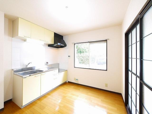 司ハイツの居間・リビング|使いやすい居間です