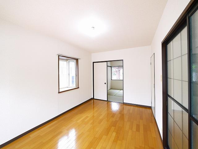 司ハイツの洋室|明るい洋室です