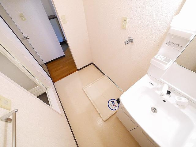 司ハイツの洗面所|脱衣スペースもあります