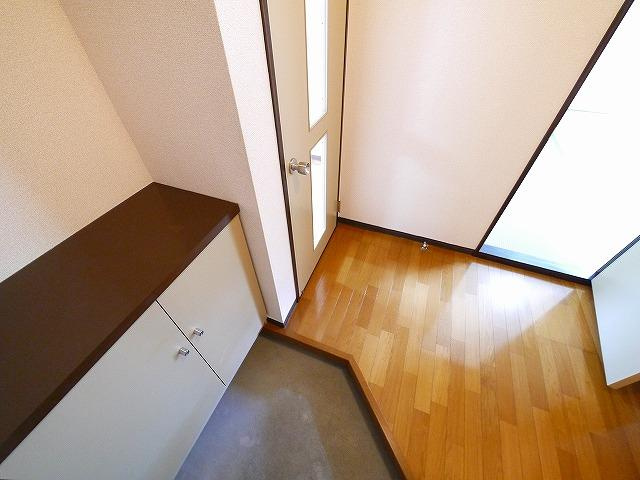 司ハイツの玄関|収納もある玄関です