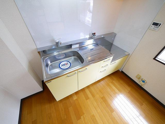 司ハイツのキッチン|コンパクトなキッチンで掃除もラクラク