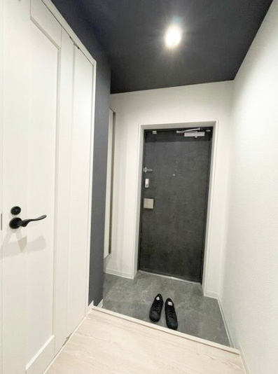 ジーイーヌフの玄関|収納もある玄関です