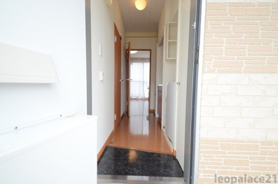 【玄関】 | レオパレスソレーユ | お部屋によって設備が異なる場合がございます