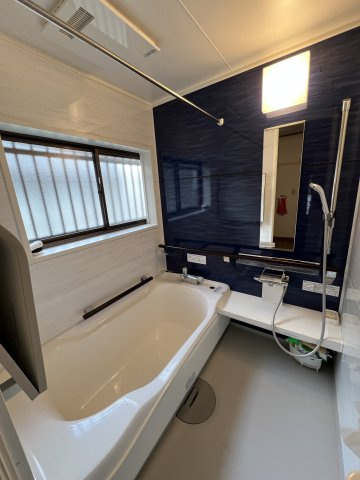 津山市日上　中古住宅7LDK＋離れの浴室|ゆったりとした広さを確保したバスルーム