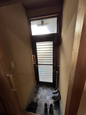 津山市日上　中古住宅7LDK＋離れのその他|廊下からも外に出られる勝手口を設置。