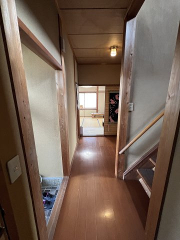 津山市日上　中古住宅7LDK＋離れの内装|ゆったりとした廊下