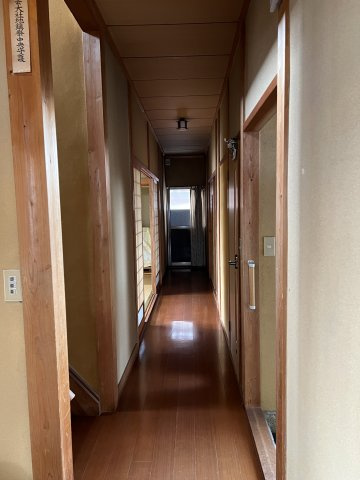 津山市日上　中古住宅7LDK＋離れの内装|廊下