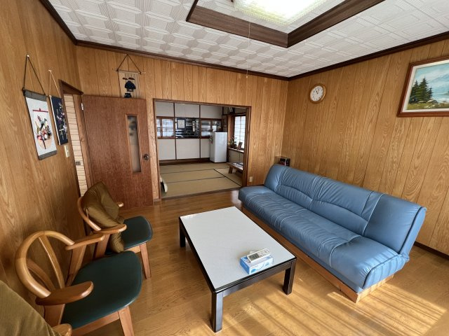 津山市日上　中古住宅7LDK＋離れの居間・リビング