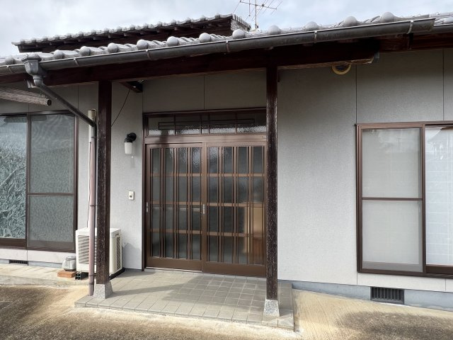 津山市日上　中古住宅7LDK＋離れの玄関|離れ