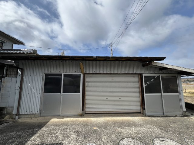 津山市日上　中古住宅7LDK＋離れの駐車場|駐車場　倉庫