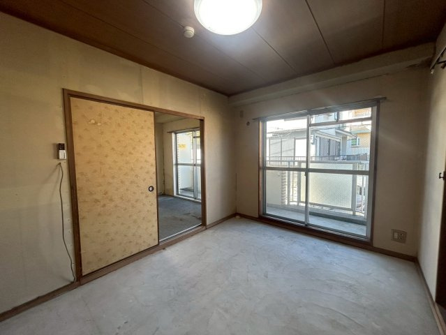 【価格改定】ヴィーブル向日の洋室|1階・2階の5DKと3階の3DK。