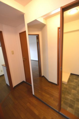 【設備】 | クロワサンス | 大きな姿見で外出前のチェック♪