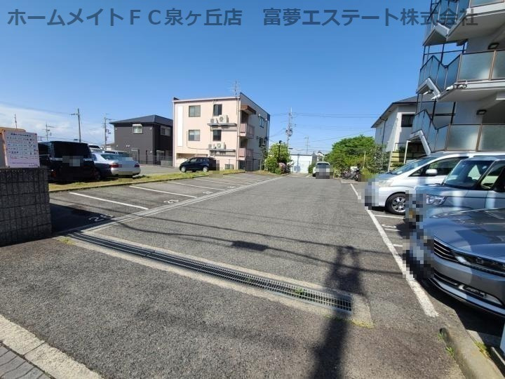 オースター5番館の駐車場