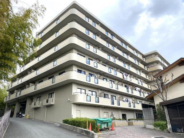 ロイヤルシャトー交野の外観|新しい生活にいかがでしょうか？外観はお住まいの顔になります。こだわりたいポイントですね。水回りリフォームやリノベーションも承ってます。
■現地見学・資金計画相談・住宅ローン相談もお問合せ受付中■