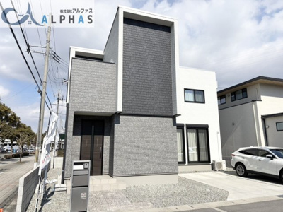 【外観】 | 姫路市飾磨区上野田五丁目　新築戸建　１号地 | 並列2台駐車可能♪