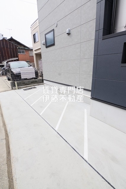 メイクス志賀本通の駐車場